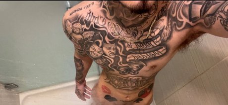 Naakte gelekte OnlyFans-foto van Ricky Murda