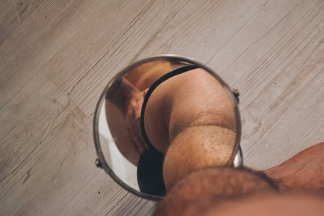 Naakte gelekte OnlyFans-foto van Yarik Altunin