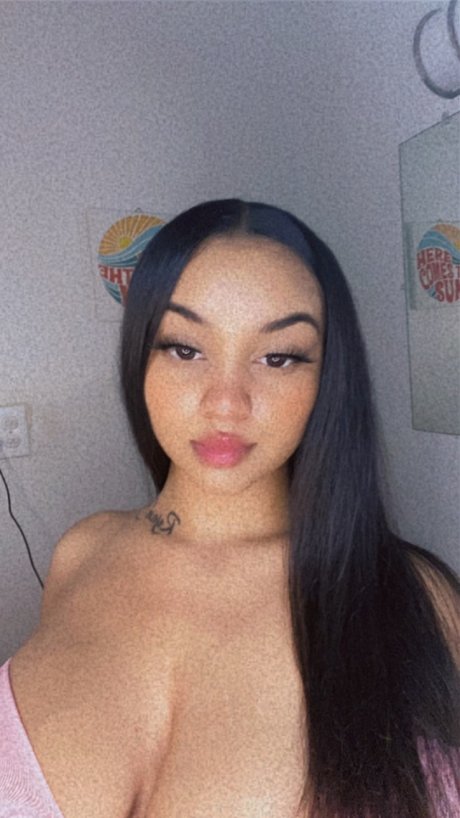 Naakte gelekte OnlyFans-foto van Skyy