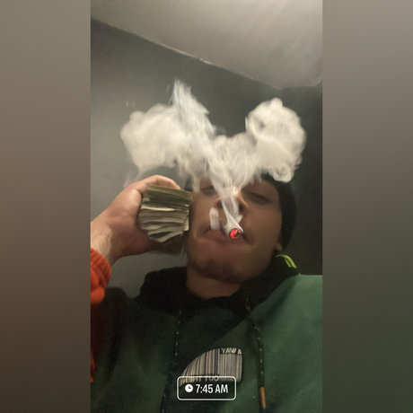 Naakte gelekte OnlyFans-foto van Renzobaby