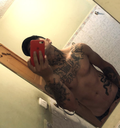 Naakte gelekte OnlyFans-foto van Renato Trujillo