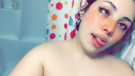 Naakte gelekte OnlyFans-foto van Reina Rayann
