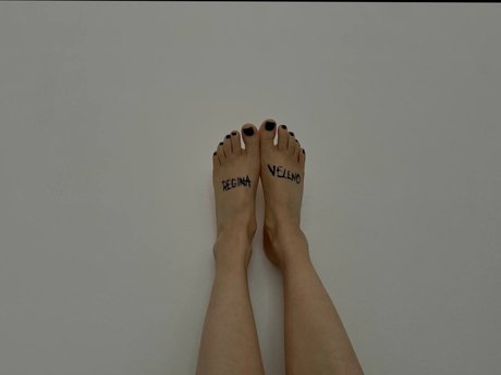 Naakte gelekte OnlyFans-foto van Regina Veleno