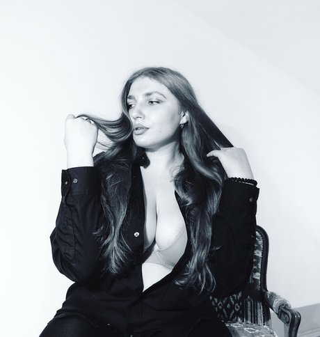 Naakte gelekte OnlyFans-foto van Tayahill