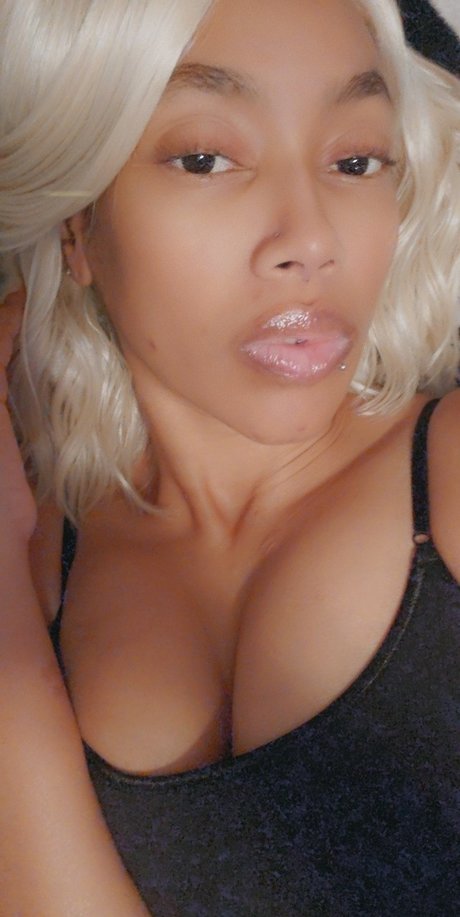 Naakte gelekte OnlyFans-foto van Redbone