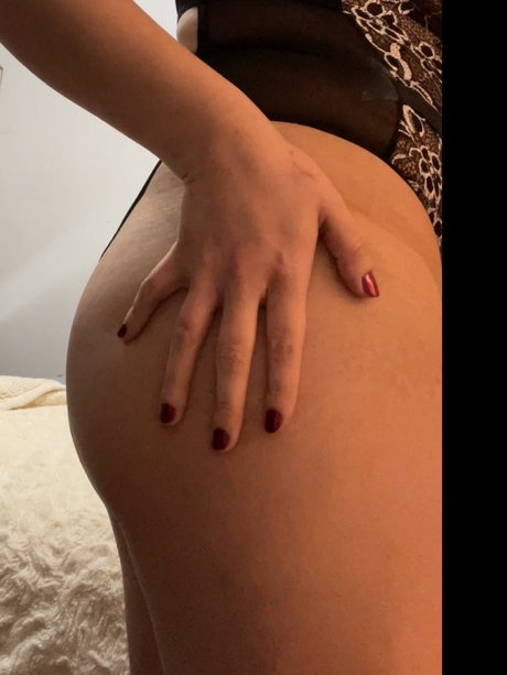 Naakte gelekte OnlyFans-foto van Rebellious Ruby