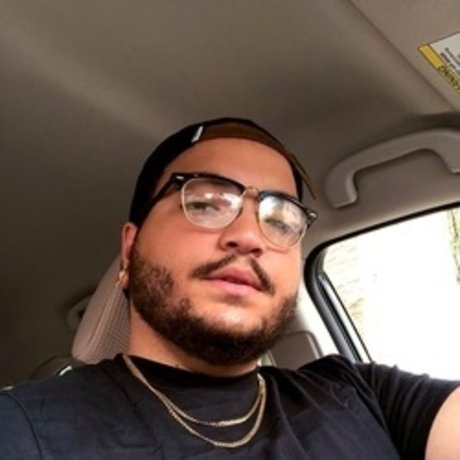Naakte gelekte OnlyFans-foto van Ray Anderson