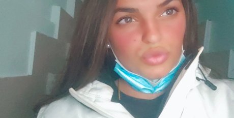 Naakte gelekte OnlyFans-foto van R A X E T  Q U E E N