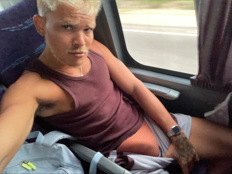 Naakte gelekte OnlyFans-foto van Ravy 