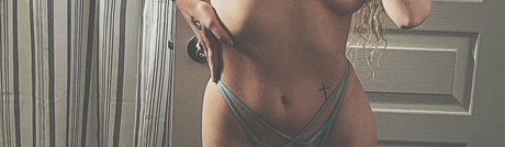 Naakte gelekte OnlyFans-foto van Raven Phoenix