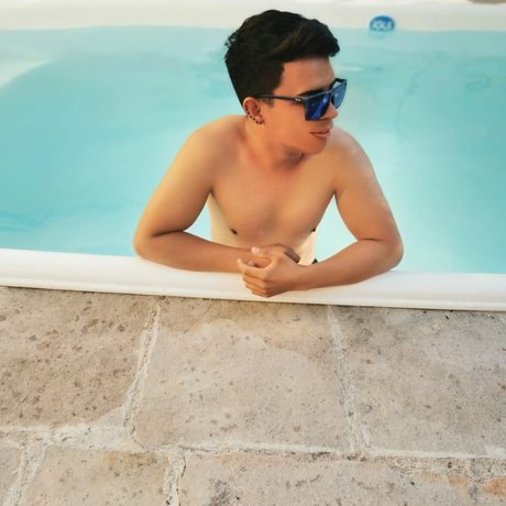 Naakte gelekte OnlyFans-foto van Rau Sans