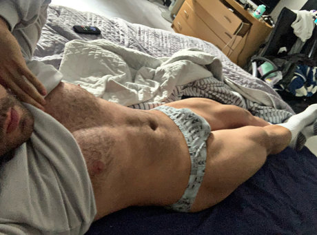 Naakte gelekte OnlyFans-foto van Raul Marroquino