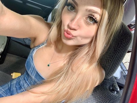 Naakte gelekte OnlyFans-foto van Raine 