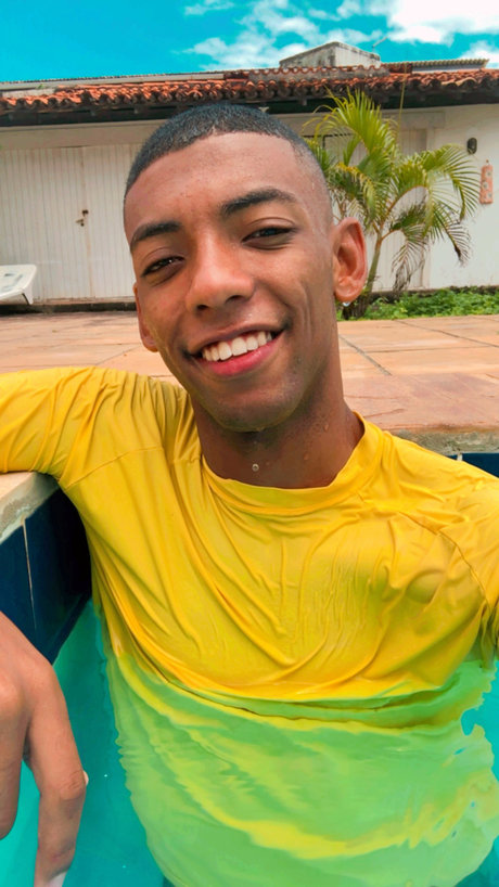 Naakte gelekte OnlyFans-foto van Rafael Almeida