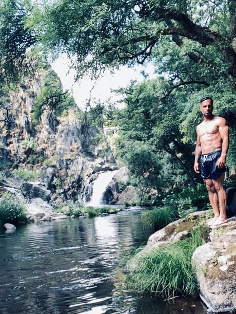 Naakte gelekte OnlyFans-foto van Rafael Costa