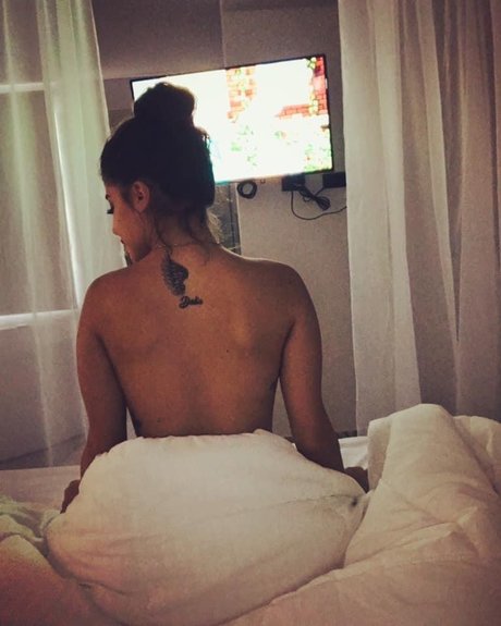 Naakte gelekte OnlyFans-foto van Mariana