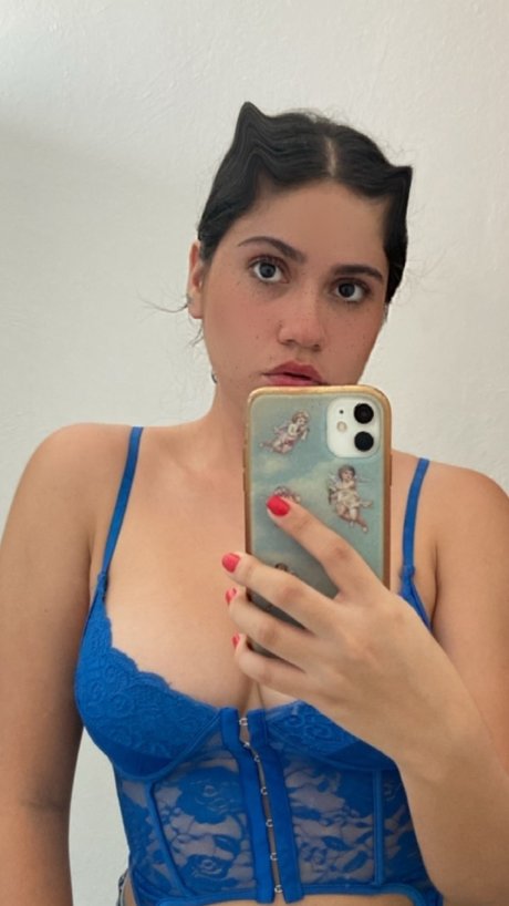 Naakte gelekte OnlyFans-foto van Mariana Banana