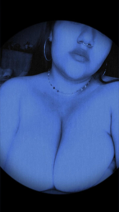Naakte gelekte OnlyFans-foto van Mariana