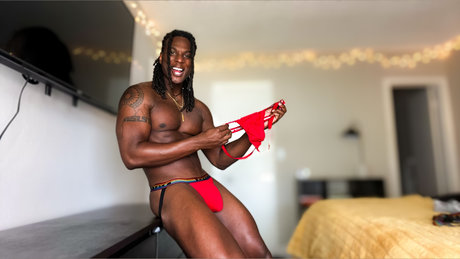 Naakte gelekte OnlyFans-foto van Marcus Hardwood