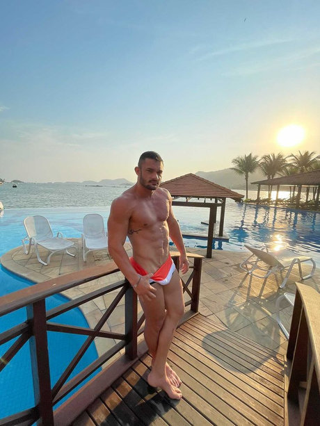 Naakte gelekte OnlyFans-foto van Marcos Martins