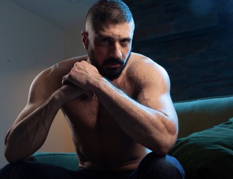 Naakte gelekte OnlyFans-foto van Marco Napoli