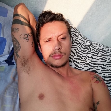 Naakte gelekte OnlyFans-foto van Mark Mongra