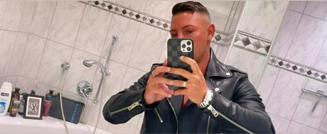 Naakte gelekte OnlyFans-foto van Marcel De Marly
