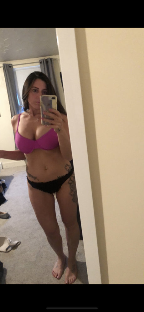 Naakte gelekte OnlyFans-foto van April Marie