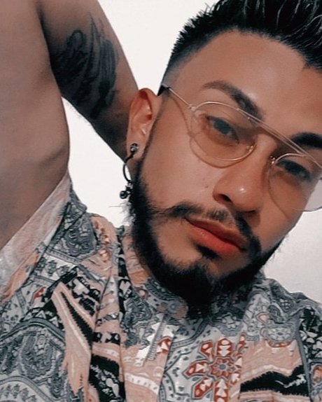 Naakte gelekte OnlyFans-foto van Mao Acero