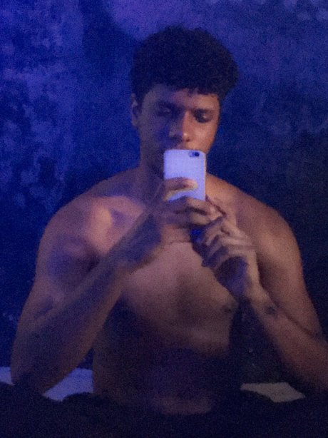 Naakte gelekte OnlyFans-foto van Manuelxxx