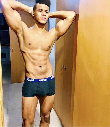 Naakte gelekte OnlyFans-foto van Manuel