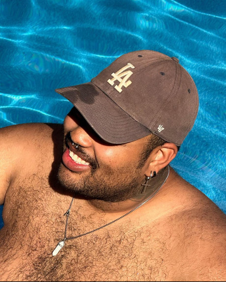 Naakte gelekte OnlyFans-foto van Dev