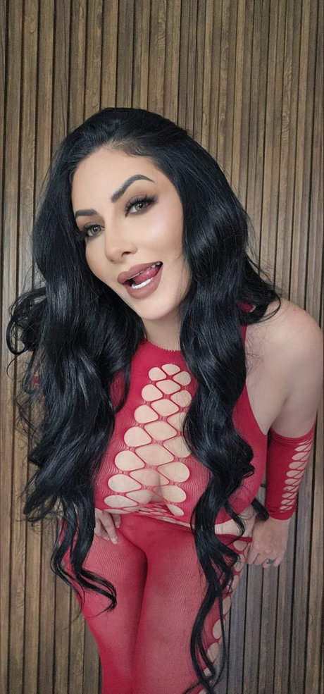 Naakte gelekte OnlyFans-foto van Ariana Herchi