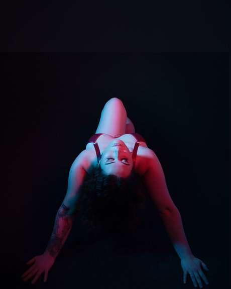 Naakte gelekte OnlyFans-foto van Amira Gray