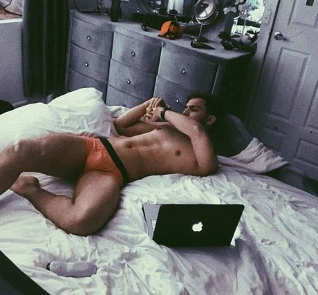 Naakte gelekte OnlyFans-foto van Armando
