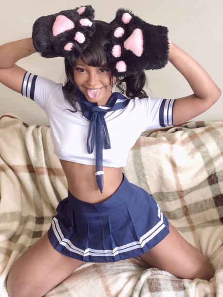 Naakte gelekte OnlyFans-foto van Amina 