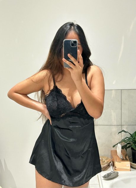 Naakte gelekte OnlyFans-foto van Kathieelin