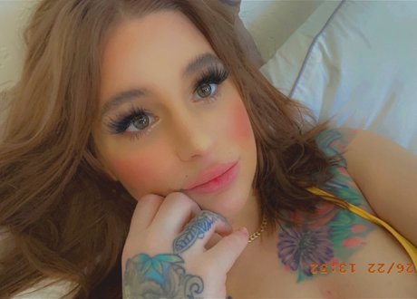 Naakte gelekte OnlyFans-foto van American Bimbo