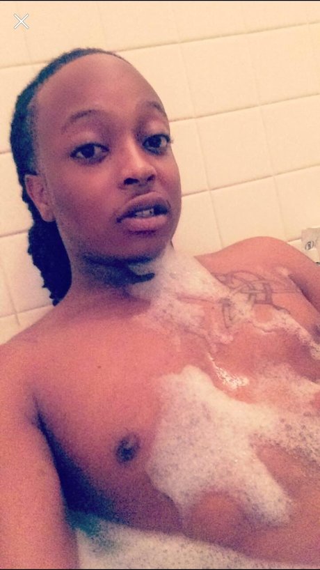 Naakte gelekte OnlyFans-foto van Ropunzoenvy