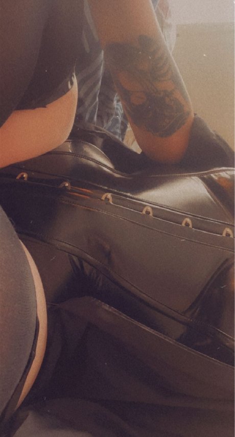 Naakte gelekte OnlyFans-foto van Ronya
