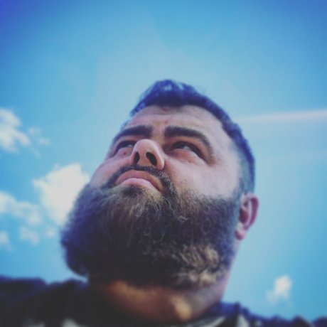 Naakte gelekte OnlyFans-foto van Roningt Petty Bear