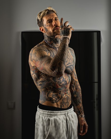 Naakte gelekte OnlyFans-foto van Romvn