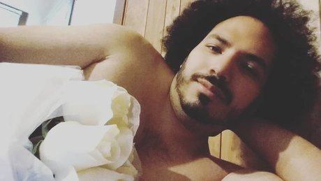 Naakte gelekte OnlyFans-foto van Romantic Romeo