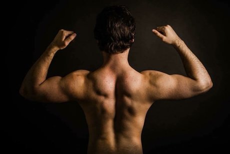 Naakte gelekte OnlyFans-foto van Roman Fischer