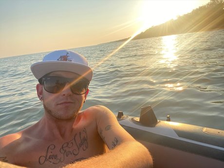 Naakte gelekte OnlyFans-foto van Brandon