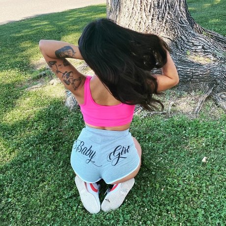 Naakte gelekte OnlyFans-foto van Baby Girl