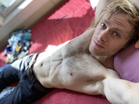 Naakte gelekte OnlyFans-foto van Rocky Sparks