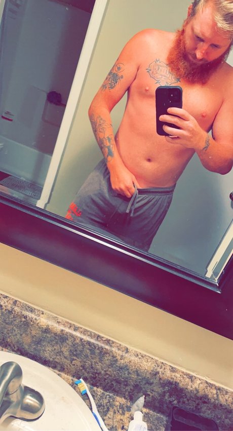Naakte gelekte OnlyFans-foto van Red