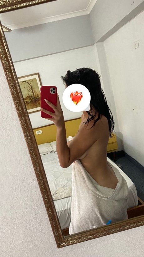 Naakte gelekte OnlyFans-foto van Baby Latina 