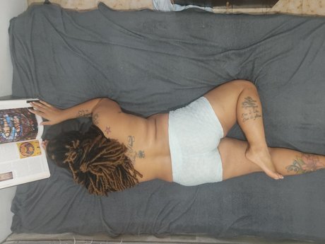 Naakte gelekte OnlyFans-foto van Marrentinha 